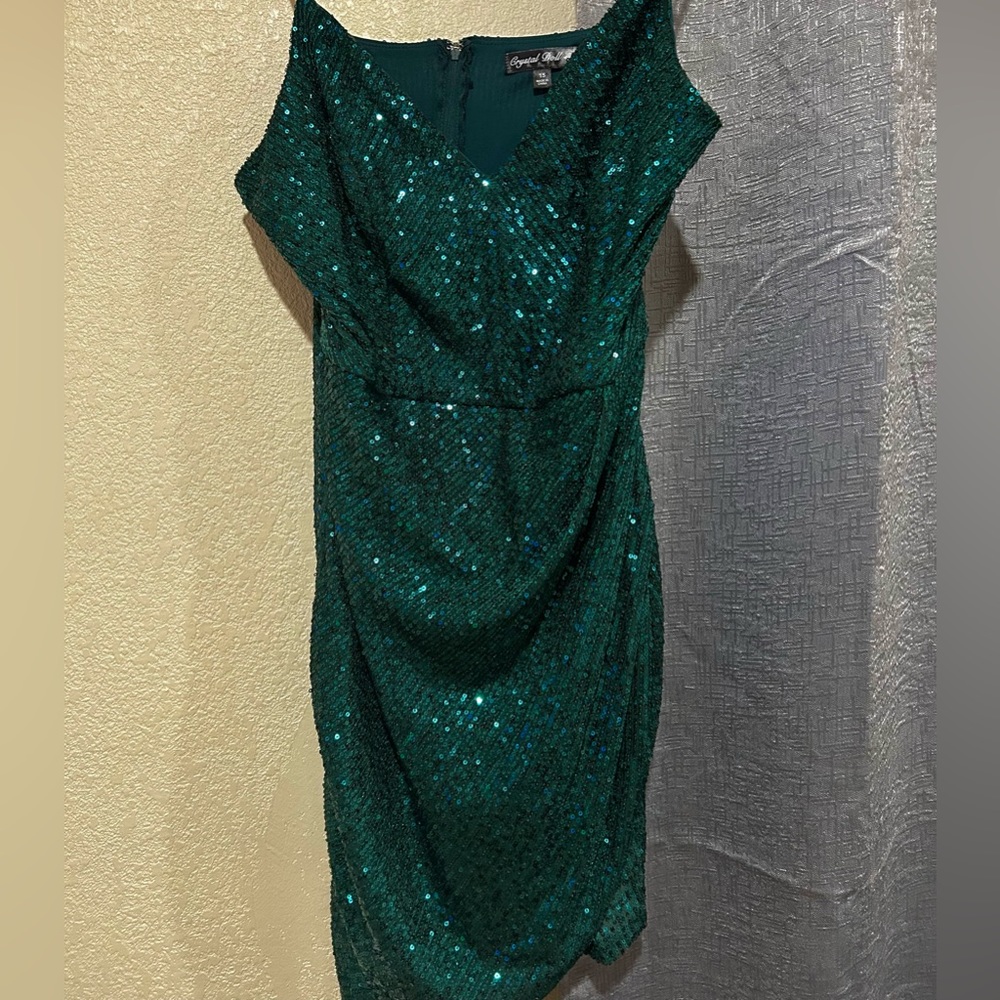 Women’s Sequin Asymmetrical Dress Size 15 (XL) in the color Hunter Green